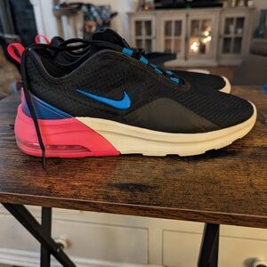 Nike Women's Air Max Motion 2 Sneaker